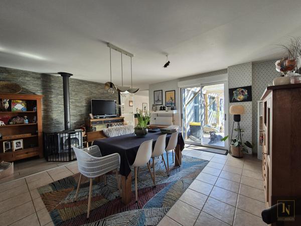 Maison
                                                                                                                                                                                                                                                                                                                        8 pièce(s)                                                                                                                                                                                                          6 chambre(s)                                                                                                                                                                                                          208  m²