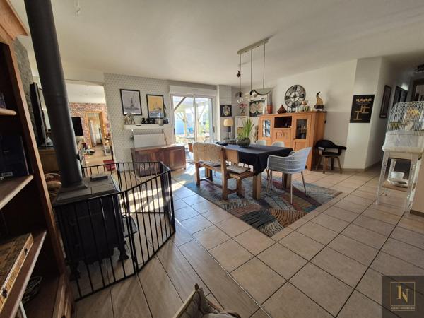 Maison
                                                                                                                                                                                                                                                                                                                        8 pièce(s)                                                                                                                                                                                                          6 chambre(s)                                                                                                                                                                                                          208  m²