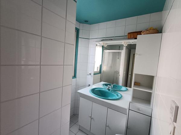 Maison avec 5 chambres, salle de bains et salle d'eau