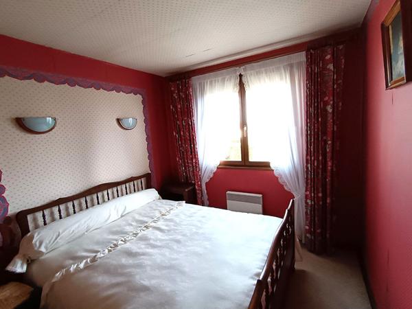 Maison avec 5 chambres, salle de bains et salle d'eau