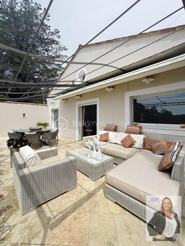 Située dans un quartier recherché de Mougins, cette élégante villa séduit par ses volumes généreux et ses prestations de qualité.

D’une belle superficie, elle offre un espace de vie lumineux ouvert sur une terrasse de 41m2, 4 chambres, dont 3 de plain-pied et une en mezzanine, 2 salles de bain, une buanderie/arrière cuisine, une sous-sol aménageable en salle de sport, spa, cinéma, une cave, un local technique.
La propriété dispose également d’un studio indépendant d'environ 21m2, idéal pour recevoir famille et amis ou envisager un rendement locatif.

À l’extérieur, vous profiterez d’une terrasse spacieuse ombragée, d'un magnifique jardin arboré, parfaitement entretenu, agrémenté d’une grande piscine au sel, d'une douche extérieure et d'un pool housse équipé de 25m2, propice à la détente et aux moments conviviaux. Un terrain de pétanque vient compléter cet espace extérieur typiquement provençal.

En complément : cave et vaste sous-sol aménageable offrant de nombreuses possibilités (salle de sport, cinéma, espace bien-être…).

Les + :
Quartier résidentiel très recherché
3 chambres de plain-pied 
Grandes surfaces et beaux volumes
Piscine avec pool house aménagé
Studio indépendant
Jardin arboré et fleuri
Terrain de pétanque
Nombreux stationnements
Fort potentiel d’aménagement

Un bien rare sur le secteur, à découvrir sans tarder.