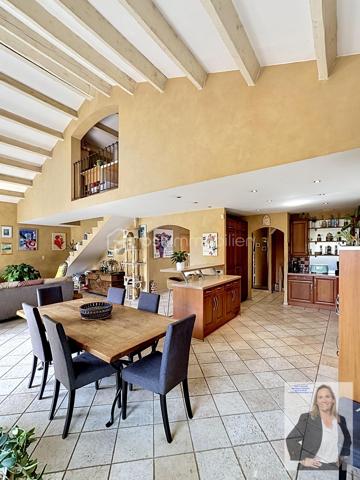 Située dans un quartier recherché de Mougins, cette élégante villa séduit par ses volumes généreux et ses prestations de qualité.

D’une belle superficie, elle offre un espace de vie lumineux ouvert sur une terrasse de 41m2, 4 chambres, dont 3 de plain-pied et une en mezzanine, 2 salles de bain, une buanderie/arrière cuisine, une sous-sol aménageable en salle de sport, spa, cinéma, une cave, un local technique.
La propriété dispose également d’un studio indépendant d'environ 21m2, idéal pour recevoir famille et amis ou envisager un rendement locatif.

À l’extérieur, vous profiterez d’une terrasse spacieuse ombragée, d'un magnifique jardin arboré, parfaitement entretenu, agrémenté d’une grande piscine au sel, d'une douche extérieure et d'un pool housse équipé de 25m2, propice à la détente et aux moments conviviaux. Un terrain de pétanque vient compléter cet espace extérieur typiquement provençal.

En complément : cave et vaste sous-sol aménageable offrant de nombreuses possibilités (salle de sport, cinéma, espace bien-être…).

Les + :
Quartier résidentiel très recherché
3 chambres de plain-pied 
Grandes surfaces et beaux volumes
Piscine avec pool house aménagé
Studio indépendant
Jardin arboré et fleuri
Terrain de pétanque
Nombreux stationnements
Fort potentiel d’aménagement

Un bien rare sur le secteur, à découvrir sans tarder.