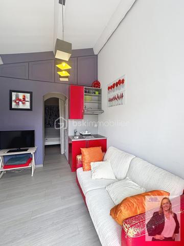 Située dans un quartier recherché de Mougins, cette élégante villa séduit par ses volumes généreux et ses prestations de qualité.

D’une belle superficie, elle offre un espace de vie lumineux ouvert sur une terrasse de 41m2, 4 chambres, dont 3 de plain-pied et une en mezzanine, 2 salles de bain, une buanderie/arrière cuisine, une sous-sol aménageable en salle de sport, spa, cinéma, une cave, un local technique.
La propriété dispose également d’un studio indépendant d'environ 21m2, idéal pour recevoir famille et amis ou envisager un rendement locatif.

À l’extérieur, vous profiterez d’une terrasse spacieuse ombragée, d'un magnifique jardin arboré, parfaitement entretenu, agrémenté d’une grande piscine au sel, d'une douche extérieure et d'un pool housse équipé de 25m2, propice à la détente et aux moments conviviaux. Un terrain de pétanque vient compléter cet espace extérieur typiquement provençal.

En complément : cave et vaste sous-sol aménageable offrant de nombreuses possibilités (salle de sport, cinéma, espace bien-être…).

Les + :
Quartier résidentiel très recherché
3 chambres de plain-pied 
Grandes surfaces et beaux volumes
Piscine avec pool house aménagé
Studio indépendant
Jardin arboré et fleuri
Terrain de pétanque
Nombreux stationnements
Fort potentiel d’aménagement

Un bien rare sur le secteur, à découvrir sans tarder.