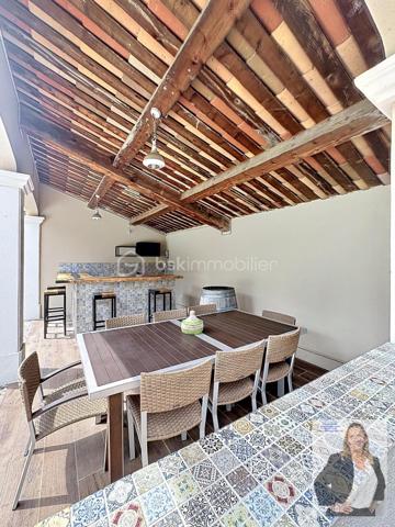 Située dans un quartier recherché de Mougins, cette élégante villa séduit par ses volumes généreux et ses prestations de qualité.

D’une belle superficie, elle offre un espace de vie lumineux ouvert sur une terrasse de 41m2, 4 chambres, dont 3 de plain-pied et une en mezzanine, 2 salles de bain, une buanderie/arrière cuisine, une sous-sol aménageable en salle de sport, spa, cinéma, une cave, un local technique.
La propriété dispose également d’un studio indépendant d'environ 21m2, idéal pour recevoir famille et amis ou envisager un rendement locatif.

À l’extérieur, vous profiterez d’une terrasse spacieuse ombragée, d'un magnifique jardin arboré, parfaitement entretenu, agrémenté d’une grande piscine au sel, d'une douche extérieure et d'un pool housse équipé de 25m2, propice à la détente et aux moments conviviaux. Un terrain de pétanque vient compléter cet espace extérieur typiquement provençal.

En complément : cave et vaste sous-sol aménageable offrant de nombreuses possibilités (salle de sport, cinéma, espace bien-être…).

Les + :
Quartier résidentiel très recherché
3 chambres de plain-pied 
Grandes surfaces et beaux volumes
Piscine avec pool house aménagé
Studio indépendant
Jardin arboré et fleuri
Terrain de pétanque
Nombreux stationnements
Fort potentiel d’aménagement

Un bien rare sur le secteur, à découvrir sans tarder.