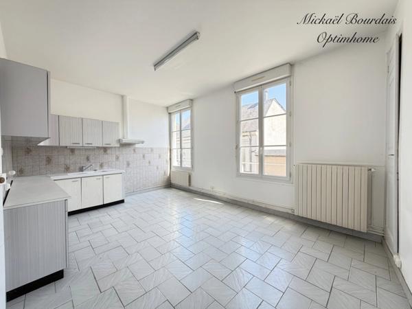 Immeuble de rapport avec local commercial et deux logements – Opportunité d'investissement