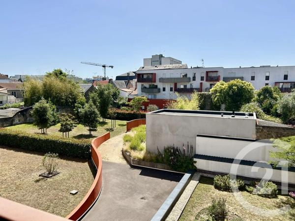 Appartement F4 à vendre  4 pièces - 86,38 m 2   LA ROCHE SUR YON  - 85