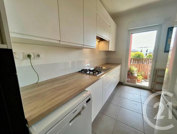 Appartement F4 à vendre  4 pièces - 86,38 m 2   LA ROCHE SUR YON  - 85