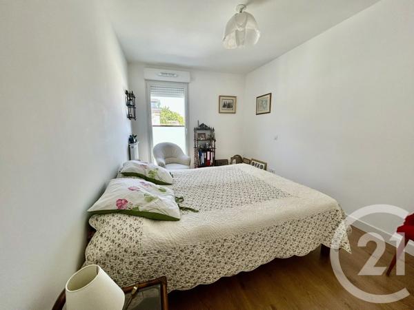 Appartement F4 à vendre  4 pièces - 86,38 m 2   LA ROCHE SUR YON  - 85