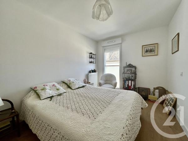 Appartement F4 à vendre  4 pièces - 86,38 m 2   LA ROCHE SUR YON  - 85