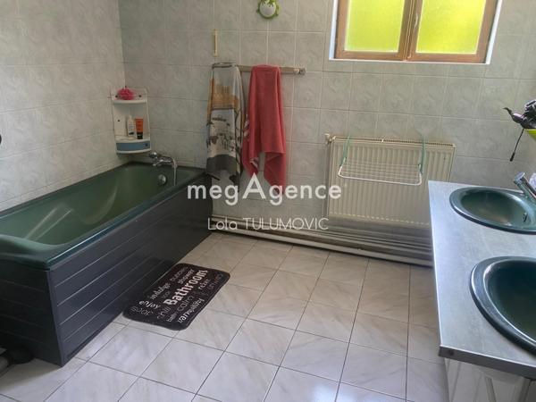 Maison à Douchy-les-Mines, 59282 - 6 pièces 150m²