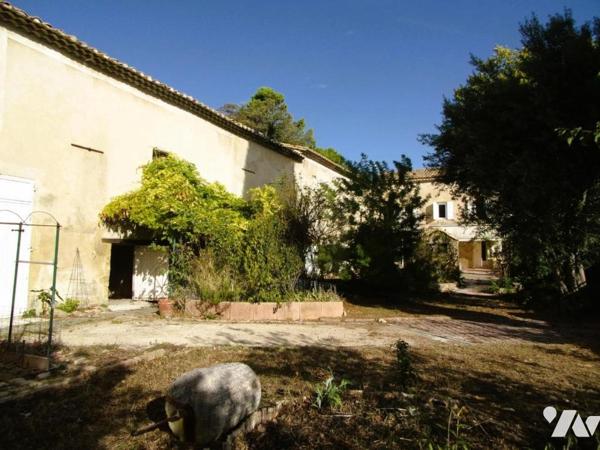 GROS MAS DE VILLAGE EN L - SECTEUR AVIGNON