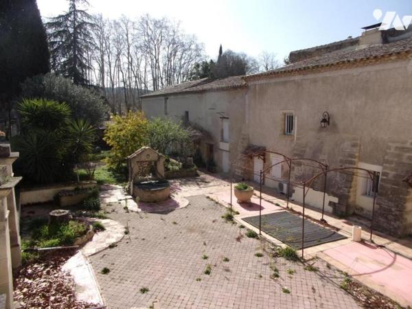 GROS MAS DE VILLAGE EN L - SECTEUR AVIGNON