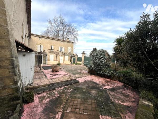 Superbe mas de village avec dépendances et jardin