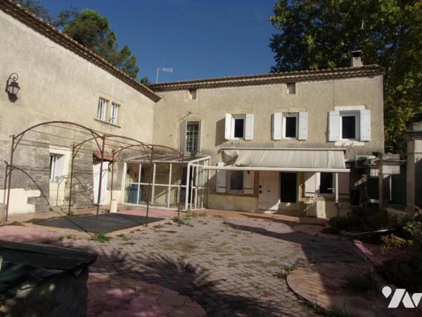GROS MAS DE VILLAGE EN L - SECTEUR AVIGNON