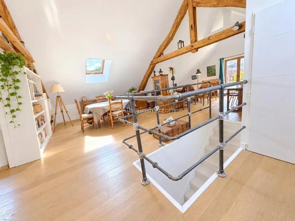 Vente                                                      Appartement
                        
                     4 pièces                      100 m2                     à Le Bourget-du-Lac