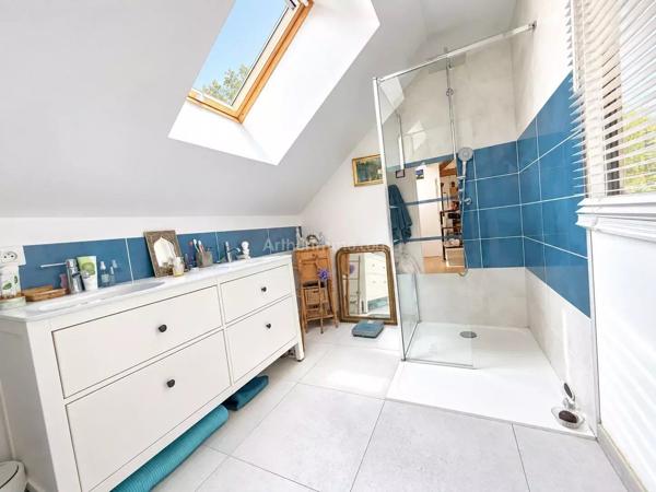 Vente                                                      Appartement
                        
                     4 pièces                      100 m2                     à Le Bourget-du-Lac