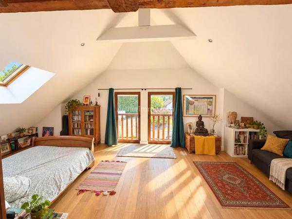 Vente                                                      Appartement
                        
                     4 pièces                      100 m2                     à Le Bourget-du-Lac