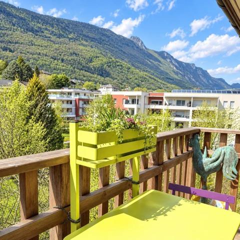 Vente                                                      Appartement
                        
                     4 pièces                      100 m2                     à Le Bourget-du-Lac