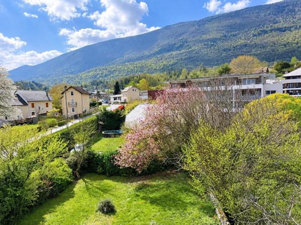 Vente                                                      Appartement
                        
                     4 pièces                      100 m2                     à Le Bourget-du-Lac