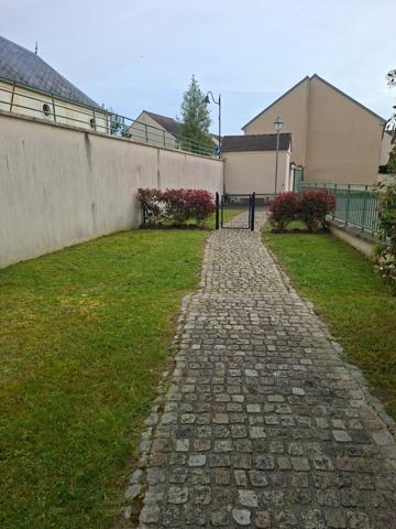 APPARTEMENT F3 avec JARDIN