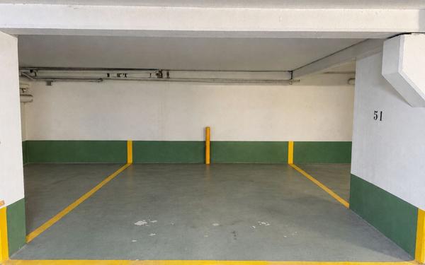Stationnement à louer