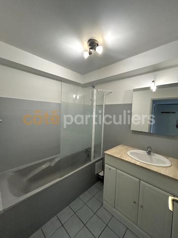Vente
                Appartement52,52 m² - 3 Pièces -
                    LA ROCHE SUR YON (85000)