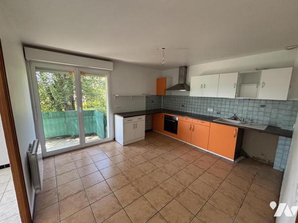 Appartement T3 au 1er étage (98 m² - Loué 666 €/mois) avec parking (possibilité garage)