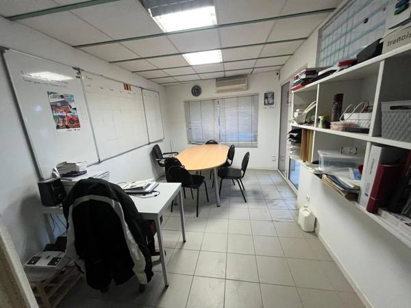 Location                                                      Local industriel
                        
                     3 pièces                                         à Perpignan