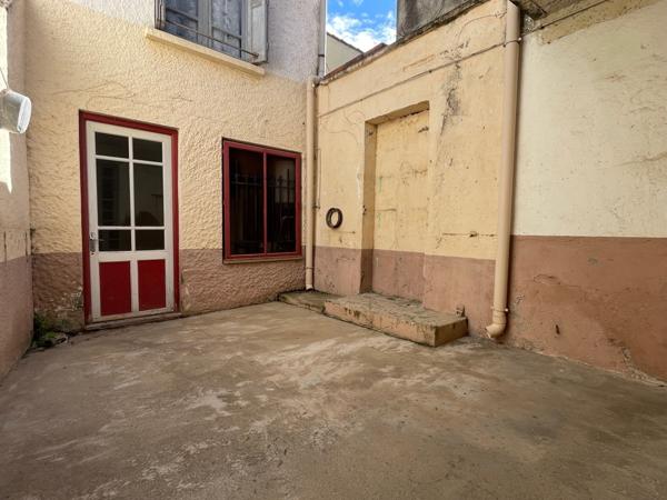 Maison de village 71 m2 cour et dépendance