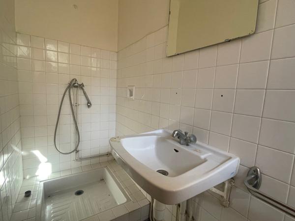 Maison de village 71 m2 cour et dépendance