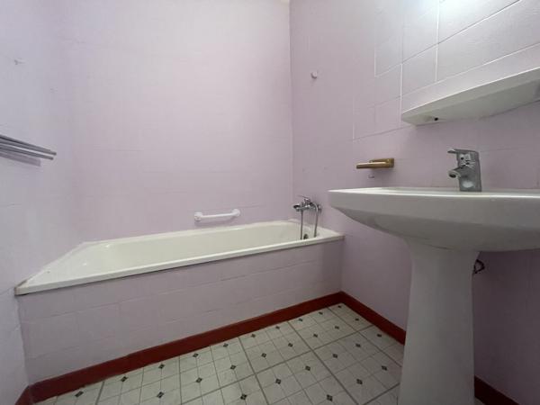 Maison de village 71 m2 cour et dépendance