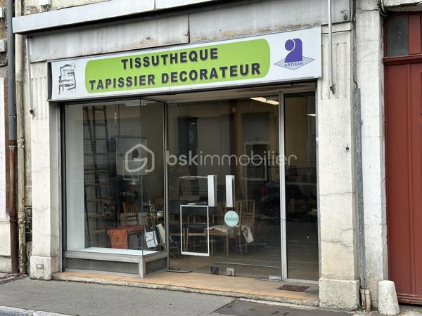 Local d activites de 79 m²