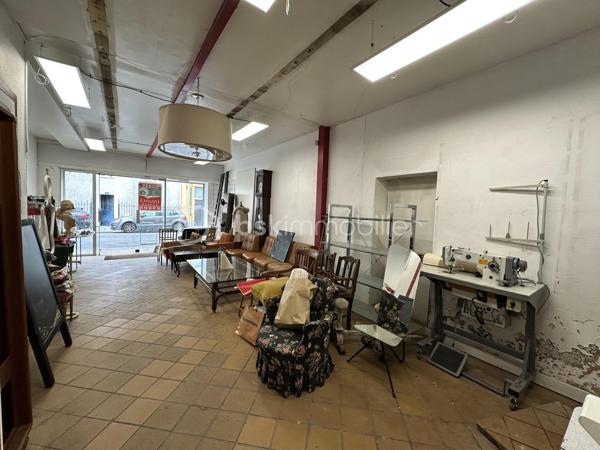 Local d activites de 79 m²