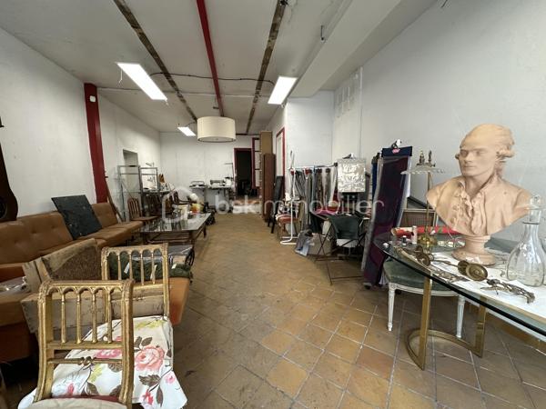 Local d activites de 79 m²