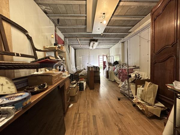 Local d activites de 79 m²