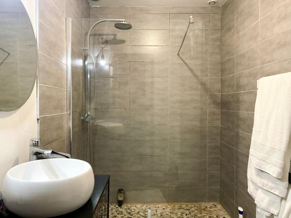 Chantemerle-les-Blés (26600) Maison 168 m², 4/5 chambres, cour, combles aménageables, terrain/parking - 5min de Saint-Donat et Tain Drôme