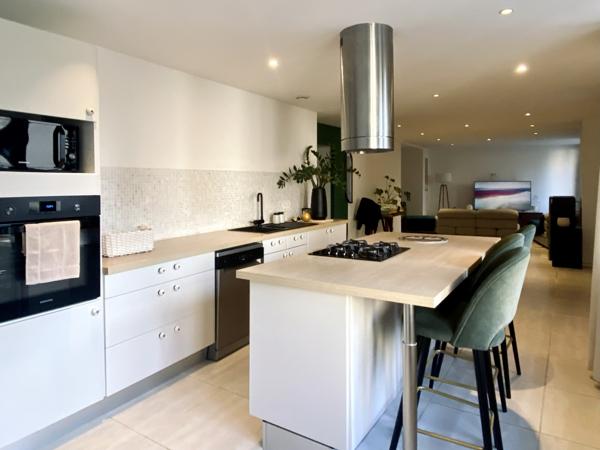 Chantemerle-les-Blés (26600) Maison 168 m², 4/5 chambres, cour, combles aménageables, terrain/parking - 5min de Saint-Donat et Tain Drôme