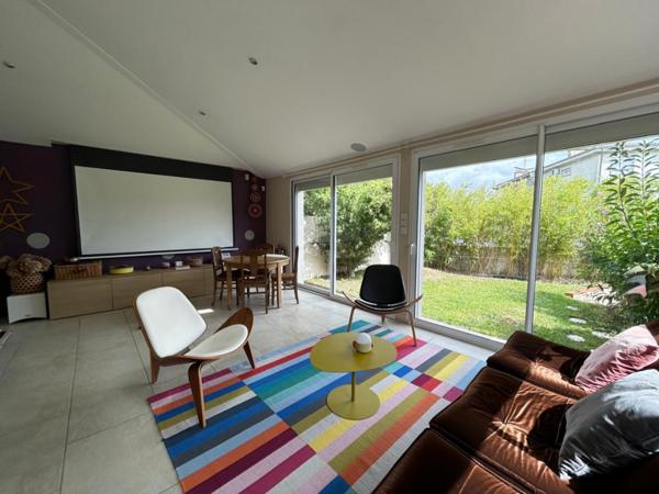 Blagnac  Spacieuse maison T7 avec piscine, à deux pas du centre-ville et des écoles