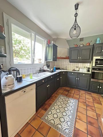 Blagnac  Spacieuse maison T7 avec piscine, à deux pas du centre-ville et des écoles