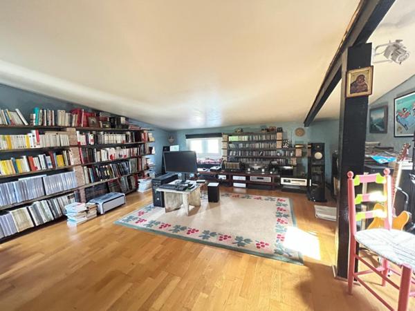 Blagnac  Spacieuse maison T7 avec piscine, à deux pas du centre-ville et des écoles