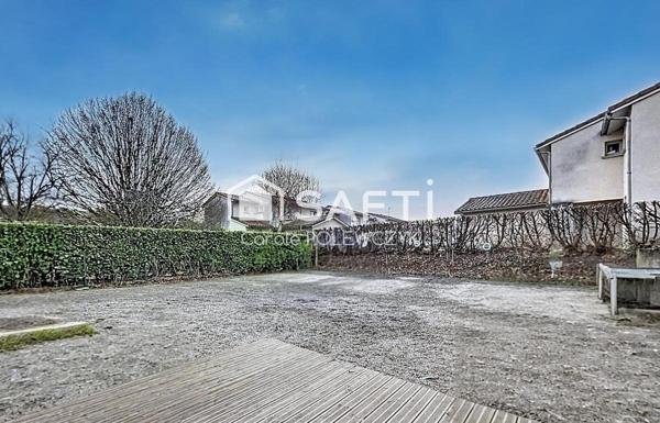 IMMEUBLE DE CARACTERE  AVEC RENDEMENT LOCATIF STABLE ET COMMERCE ETABLI