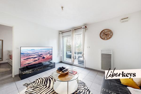 T2 vendu loué avec terrasse et place de stationnement. bon rendement ! 