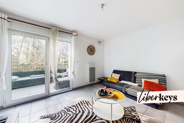 T2 vendu loué avec terrasse et place de stationnement. bon rendement ! 