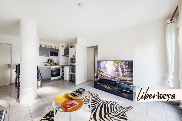 T2 vendu loué avec terrasse et place de stationnement. bon rendement ! 