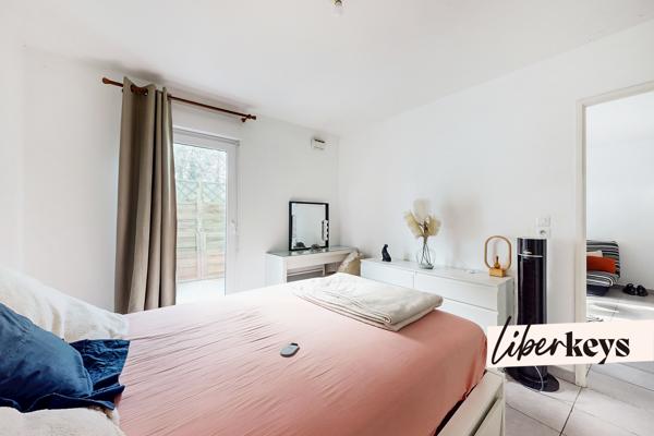 T2 vendu loué avec terrasse et place de stationnement. bon rendement ! 