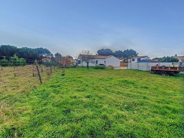 Charmant terrain constructible, au calme et à proximité des services