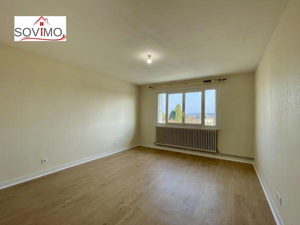 APPARTEMENT T4 EN CENTRE VILLE, 3ME ÉTAGE, BORD DE ROUTE