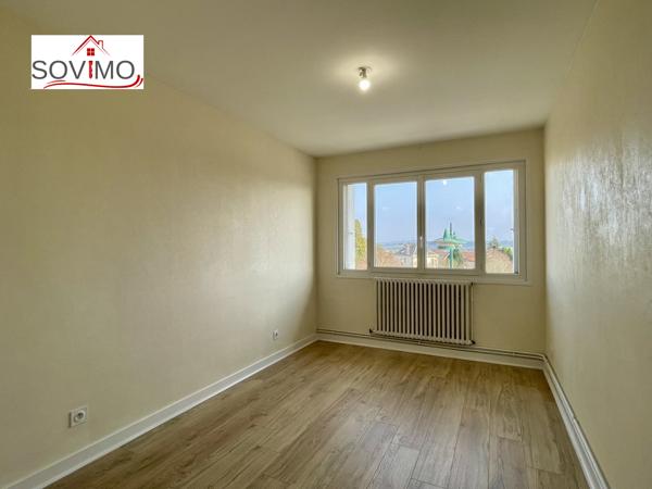 APPARTEMENT T4 EN CENTRE VILLE, 3ME ÉTAGE, BORD DE ROUTE