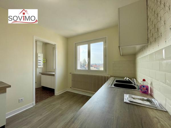 APPARTEMENT T4 EN CENTRE VILLE, 3ME ÉTAGE, BORD DE ROUTE