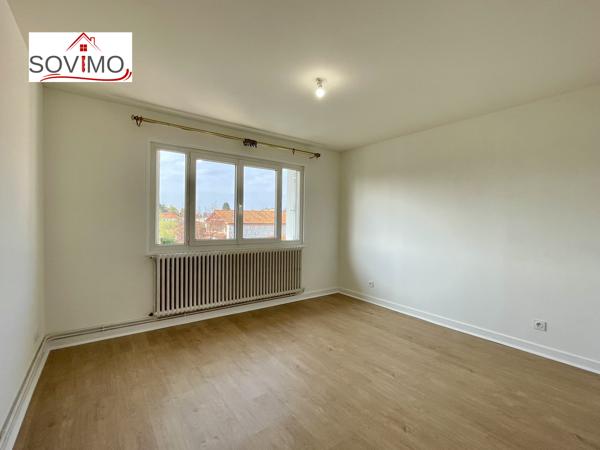 APPARTEMENT T4 EN CENTRE VILLE, 3ME ÉTAGE, BORD DE ROUTE